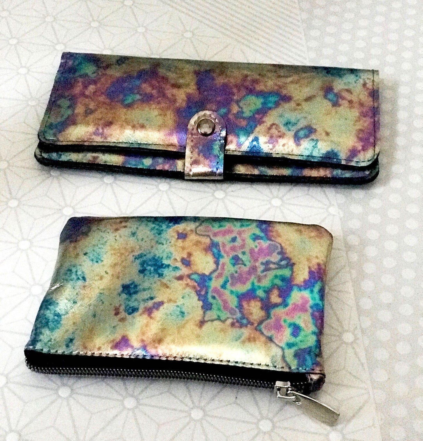 Metallic Oil slick Leather Zipper Purse