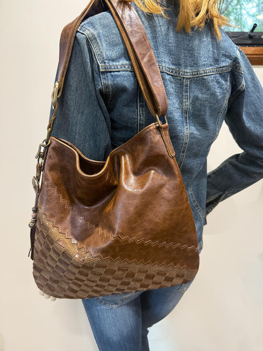 Hand woven vintaged chocolate brown leather crossbody Bag magnet close